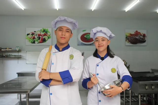 SPINERS Kitchen 4